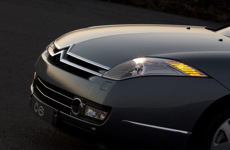 Citron C6: design extrieur Les clignotants avant sont intgrs de faon trs astucieuse et originale.